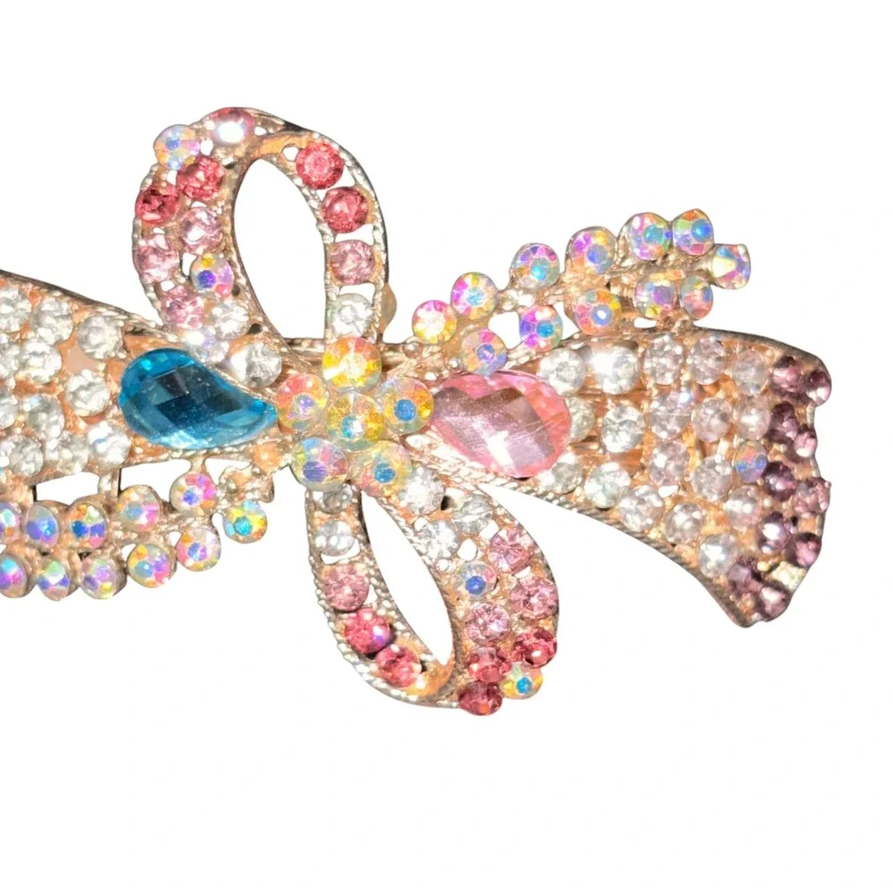 Unbranded ornate bow